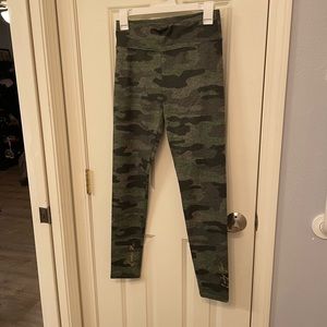 Lucky brand camo Leggings size small super soft like new never been worn